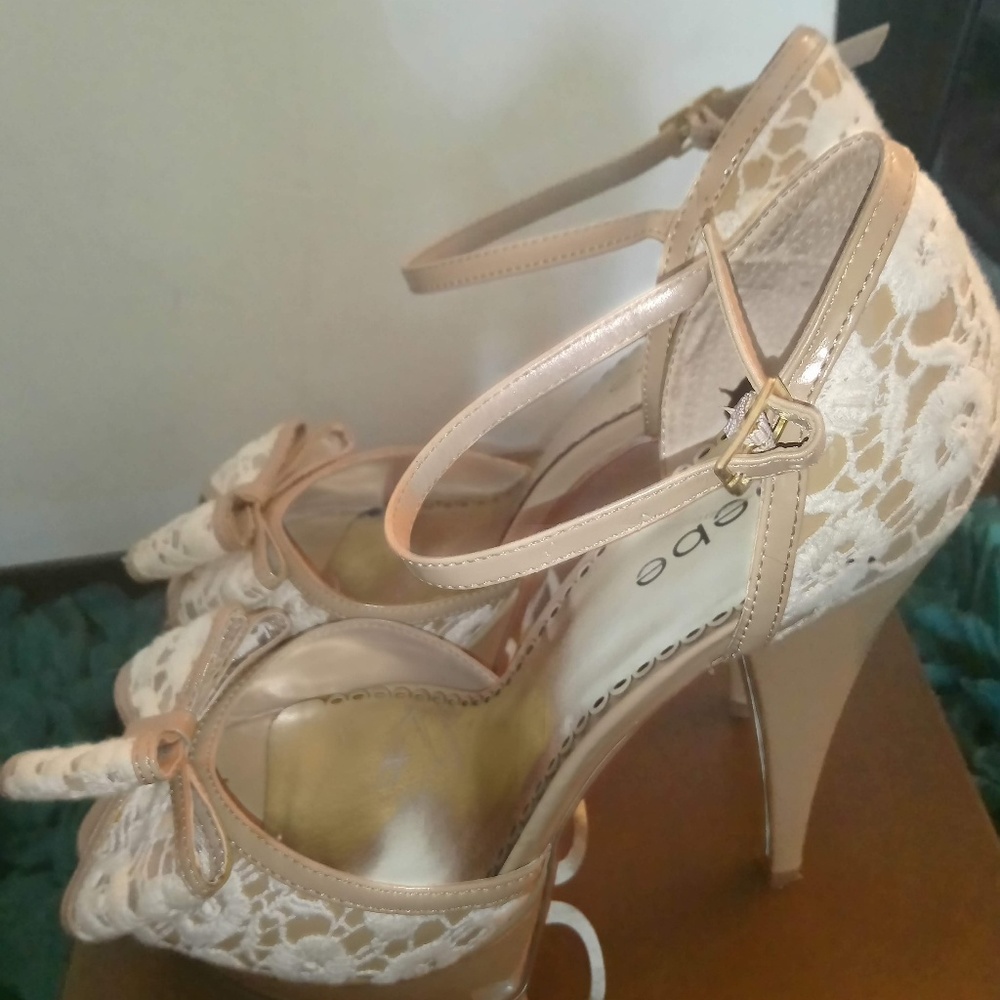 BEBE OPEN TOE PLATFORM